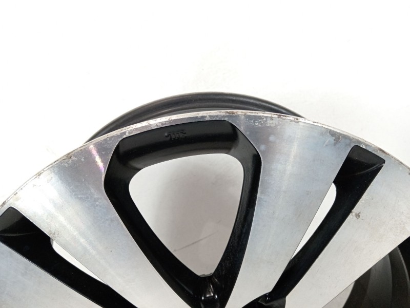 Recambio de llanta para kia sportage concept 4x2 referencia OEM IAM 529103u300  