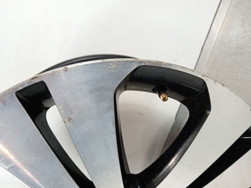 Recambio de llanta para kia sportage concept 4x2 referencia OEM IAM 529103u300  