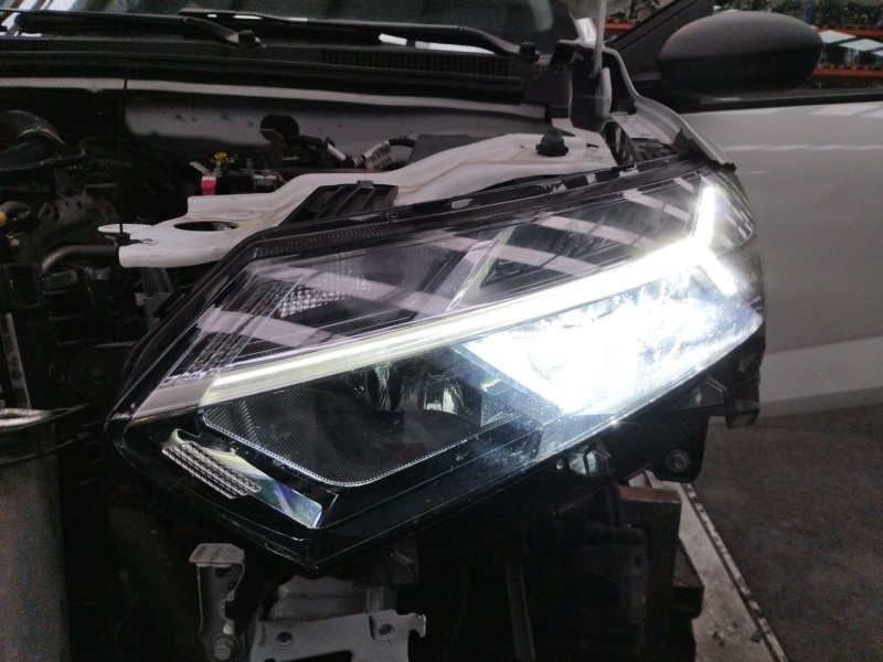 Recambio de faro izquierdo para dacia sandero iii 1.0 tce 90 referencia OEM IAM 260607161R  
