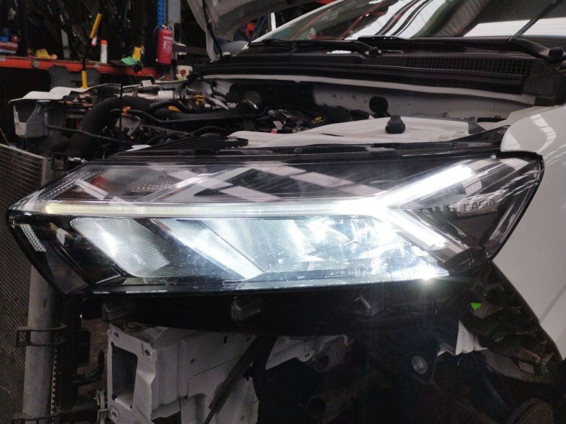 Recambio de faro izquierdo para dacia sandero iii 1.0 tce 90 referencia OEM IAM 260607161R  