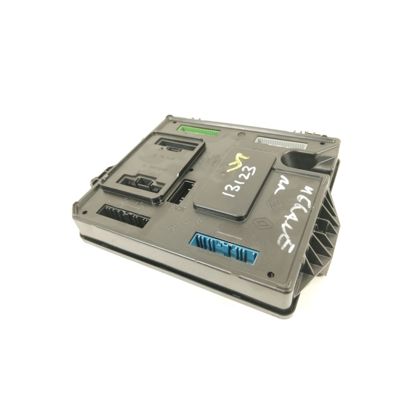 Recambio de caja reles / fusibles para renault megane iii berlina 5 p business referencia OEM IAM 284B18853R BCM95 S180180080