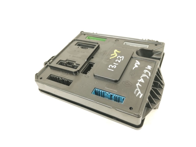 Recambio de caja reles / fusibles para renault megane iii berlina 5 p business referencia OEM IAM 284B18853R BCM95 S180180080