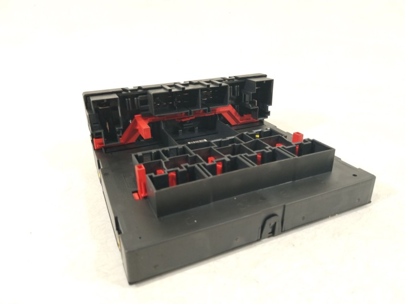 Recambio de caja reles / fusibles para volkswagen golf v (1k1) 2.0 tdi referencia OEM IAM 3C0937049E 28022870 