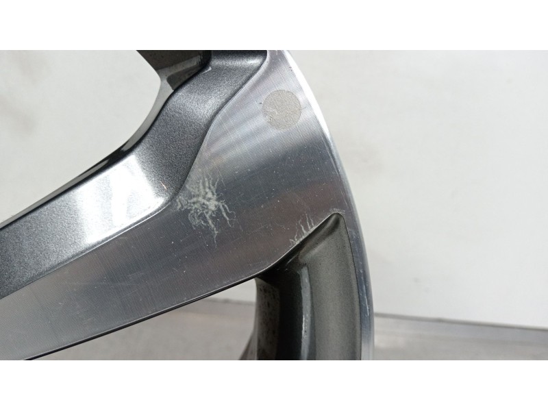 Recambio de llanta para kia stonic (ybcuv) drive referencia OEM IAM 52910h8270  