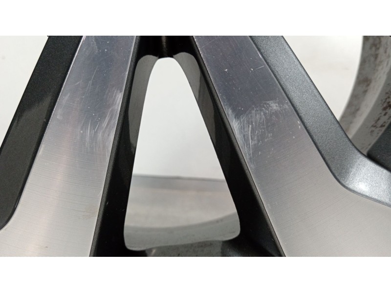 Recambio de llanta para kia stonic (ybcuv) drive referencia OEM IAM 52910h8270  