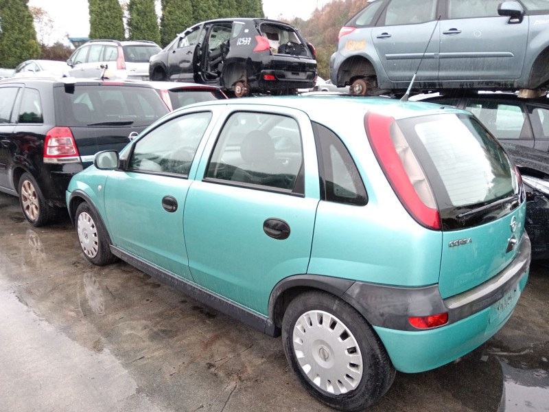 opel corsa c (x01) del año 2003