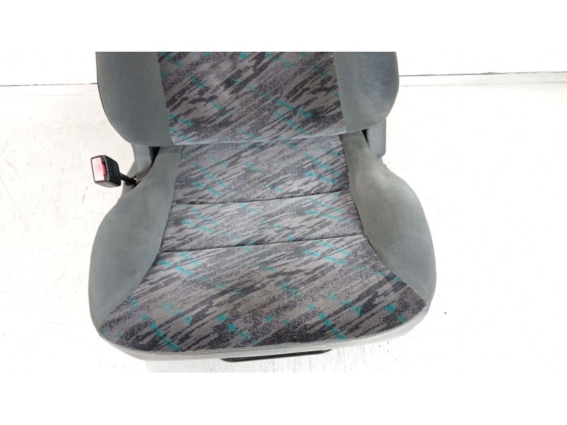 Recambio de juego asientos completo para citroën saxo 1.4 vts referencia OEM IAM saxo vts  
