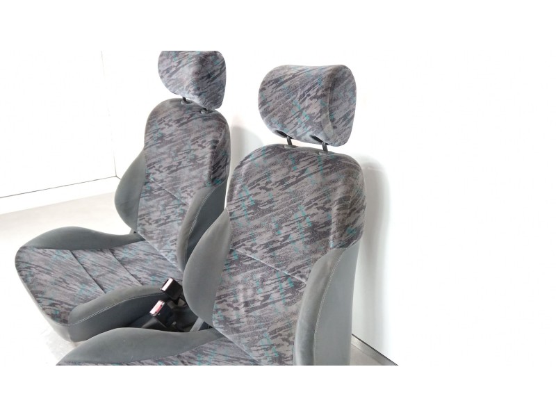 Recambio de juego asientos completo para citroën saxo 1.4 vts referencia OEM IAM saxo vts  