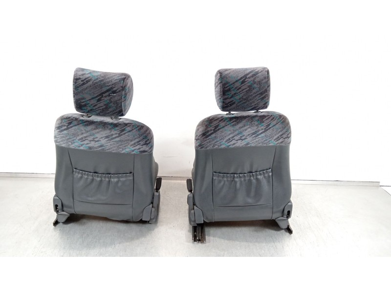 Recambio de juego asientos completo para citroën saxo 1.4 vts referencia OEM IAM saxo vts  