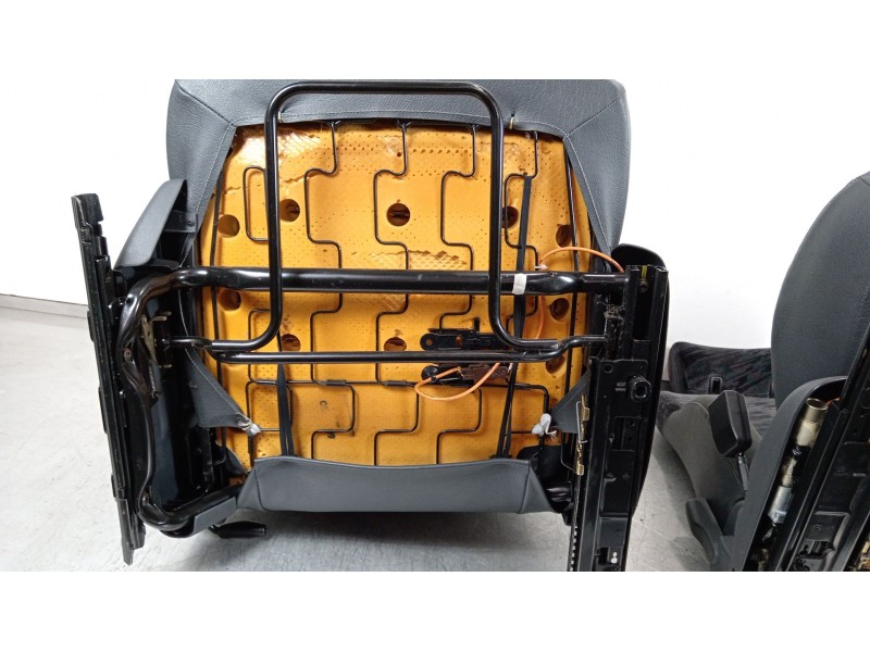 Recambio de juego asientos completo para citroën saxo 1.4 vts referencia OEM IAM saxo vts  
