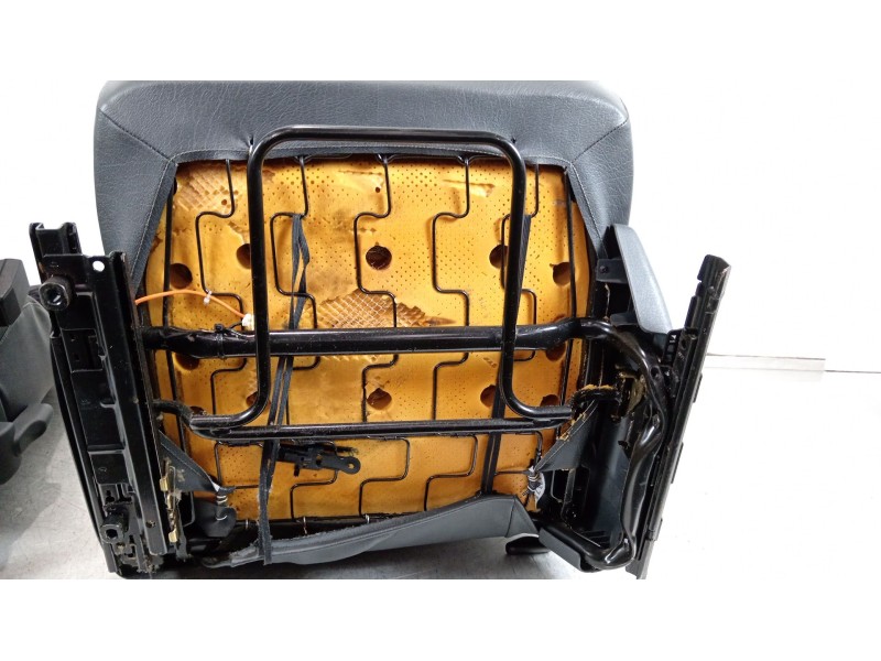 Recambio de juego asientos completo para citroën saxo 1.4 vts referencia OEM IAM saxo vts  