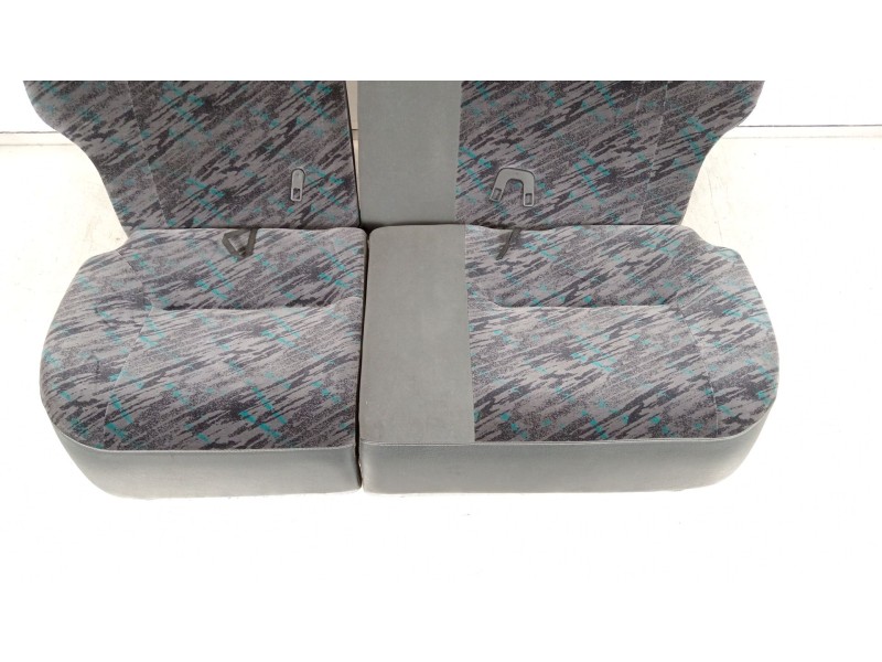 Recambio de juego asientos completo para citroën saxo 1.4 vts referencia OEM IAM saxo vts  