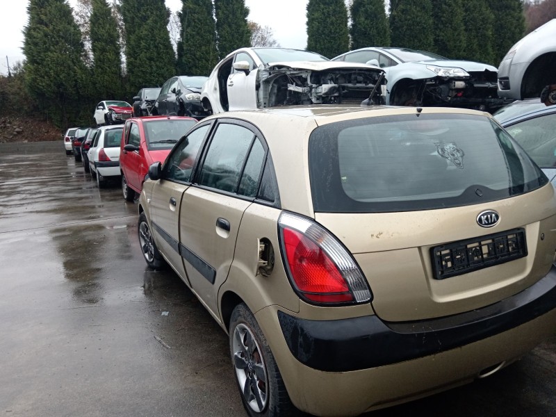 kia rio i sedán (dc_) del año 2000