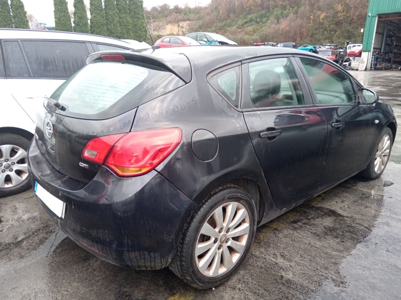 opel astra h sedán (a04) del año 2009