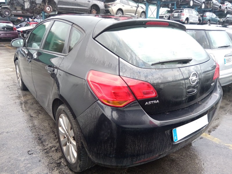 opel astra h sedán (a04) del año 2009