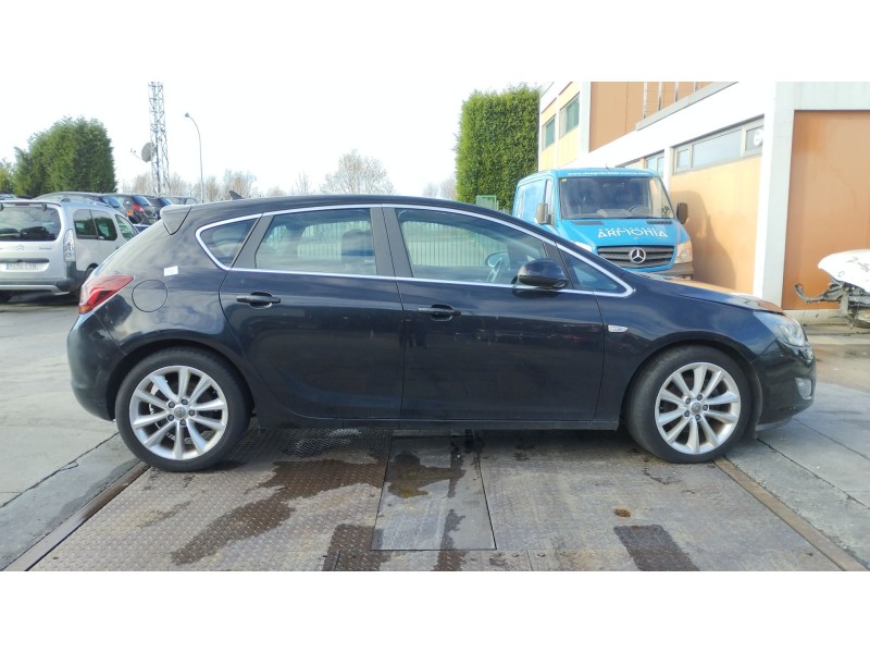 opel astra j (p10) del año 2010