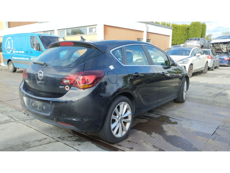 opel astra j (p10) del año 2010