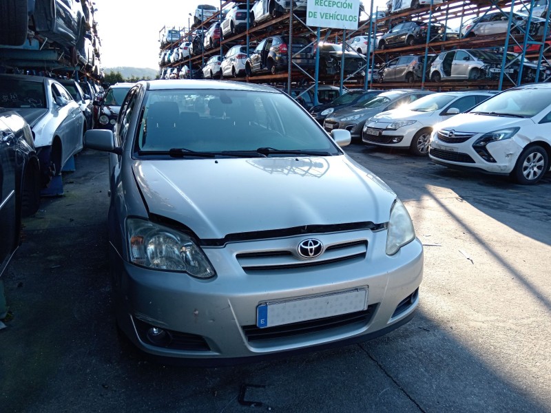 toyota corolla (_e12_) del año 2005