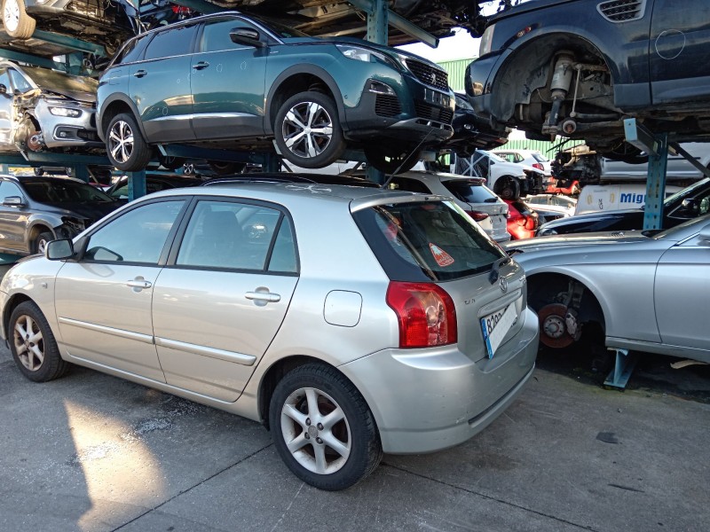 toyota corolla (_e12_) del año 2005