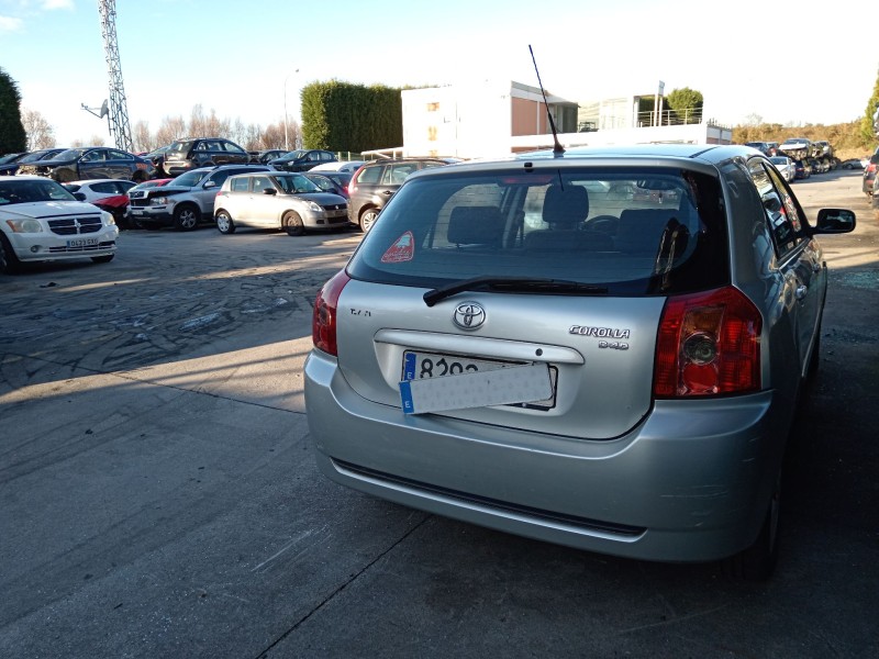 toyota corolla (_e12_) del año 2005