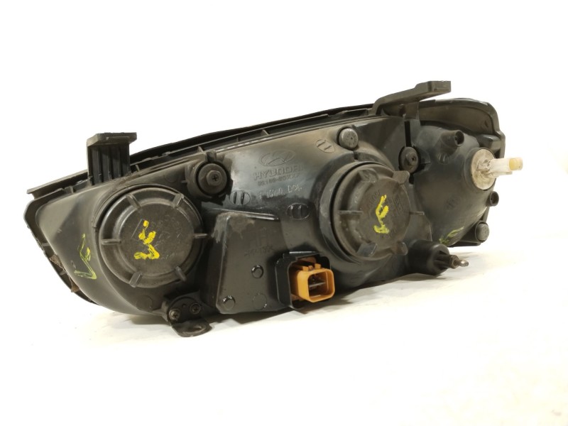 Recambio de faro derecho para hyundai elantra iii sedán (xd) 2.0 crdi referencia OEM IAM 921022DXXX  