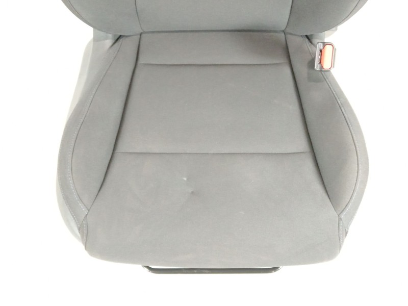 Recambio de asiento delantero derecho para hyundai tucson kosmo 4wd referencia OEM IAM 88460D 7010  