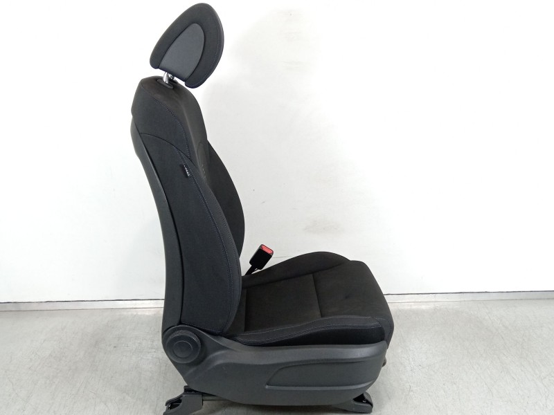 Recambio de asiento delantero derecho para hyundai tucson kosmo 4wd referencia OEM IAM 88460D 7010  