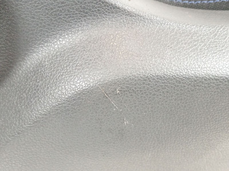 Recambio de asiento delantero derecho para hyundai tucson kosmo 4wd referencia OEM IAM 88460D 7010  