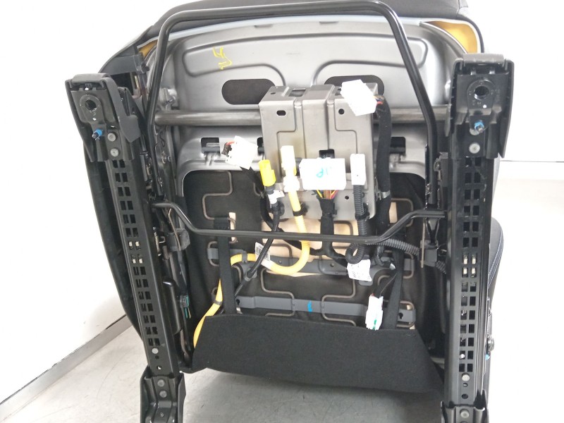 Recambio de asiento delantero derecho para hyundai tucson kosmo 4wd referencia OEM IAM 88460D 7010  