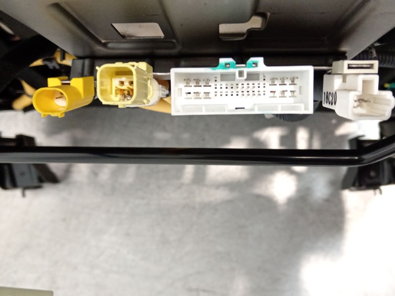 Recambio de asiento delantero derecho para hyundai tucson kosmo 4wd referencia OEM IAM 88460D 7010  