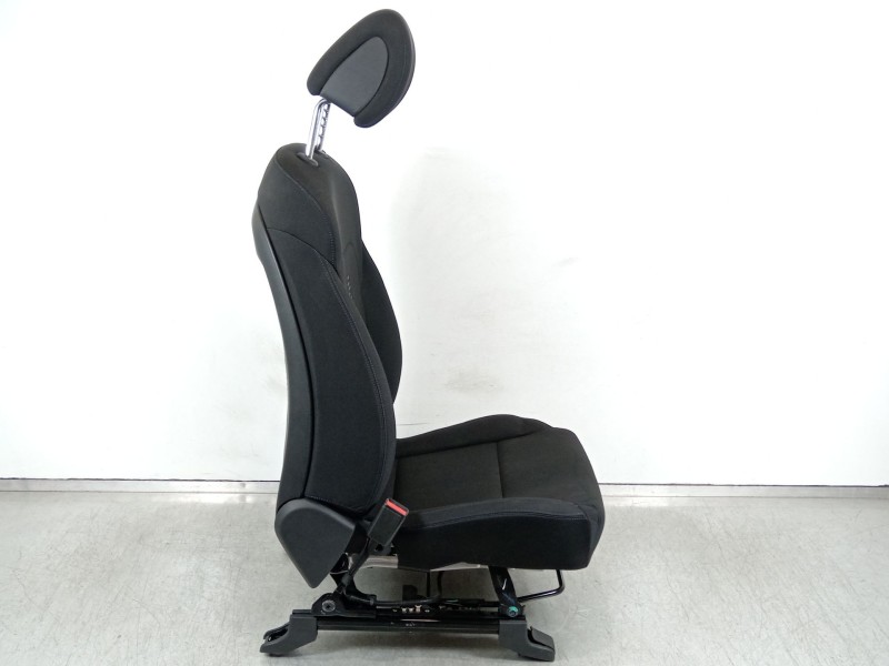 Recambio de asiento delantero izquierdo para hyundai tucson kosmo 4wd referencia OEM IAM 88460D 7010  