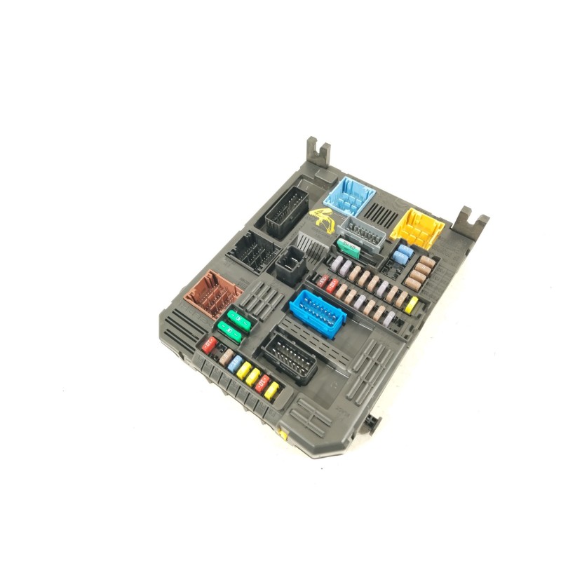 Recambio de caja reles / fusibles para citroën c3 iii (sx) 1.2 puretech 82 referencia OEM IAM 9830790580  