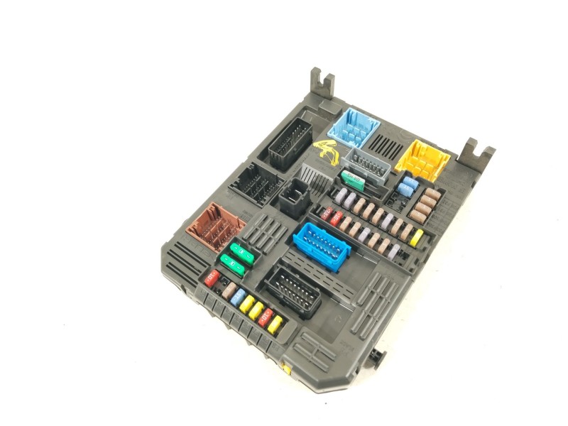 Recambio de caja reles / fusibles para citroën c3 iii (sx) 1.2 puretech 82 referencia OEM IAM 9830790580  