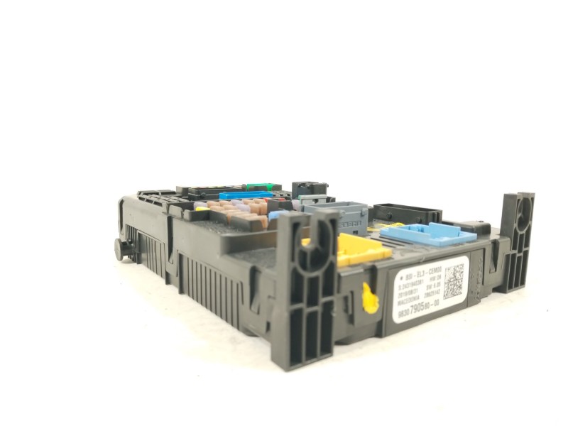 Recambio de caja reles / fusibles para citroën c3 iii (sx) 1.2 puretech 82 referencia OEM IAM 9830790580  