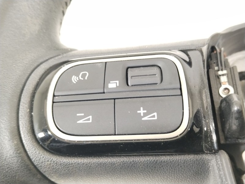 Recambio de volante para citroën c3 iii (sx) 1.2 puretech 82 referencia OEM IAM 98164326ZD  