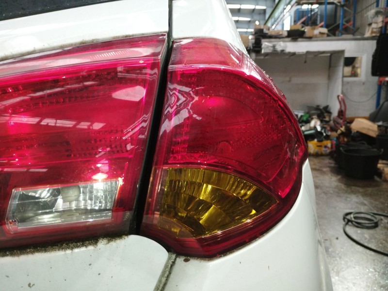 Recambio de piloto trasero derecho para kia cee´d (jd) 1.4 cvvt referencia OEM IAM 92402A2000  