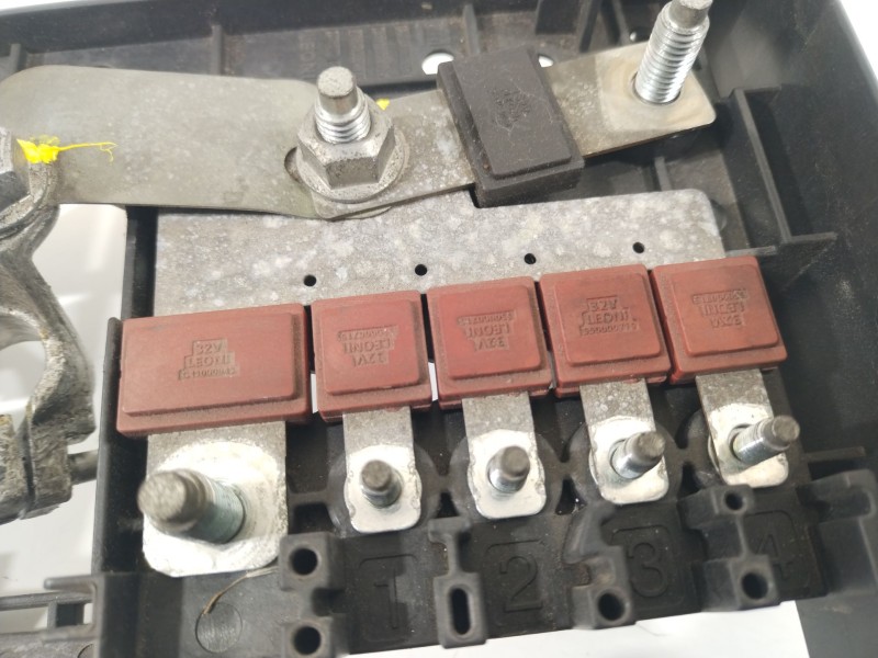 Recambio de caja reles / fusibles para opel astra j (p10) 2.0 cdti (68) referencia OEM IAM 13302307  