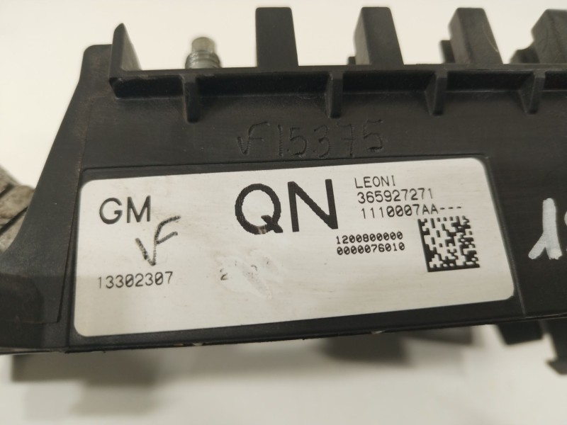 Recambio de caja reles / fusibles para opel astra j (p10) 2.0 cdti (68) referencia OEM IAM 13302307  