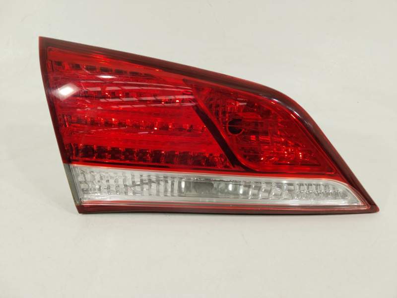PILOTO TRASERO IZQUIERDO EN PORTON 924033Z300 
