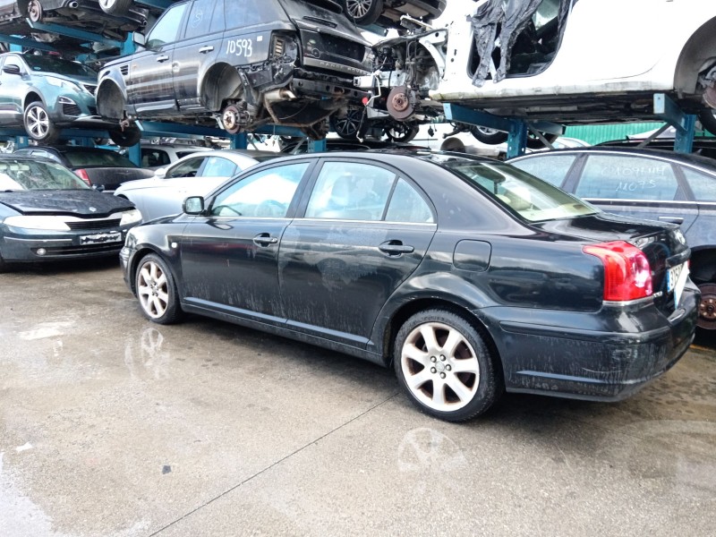 toyota avensis sedán (_t25_) del año 2005