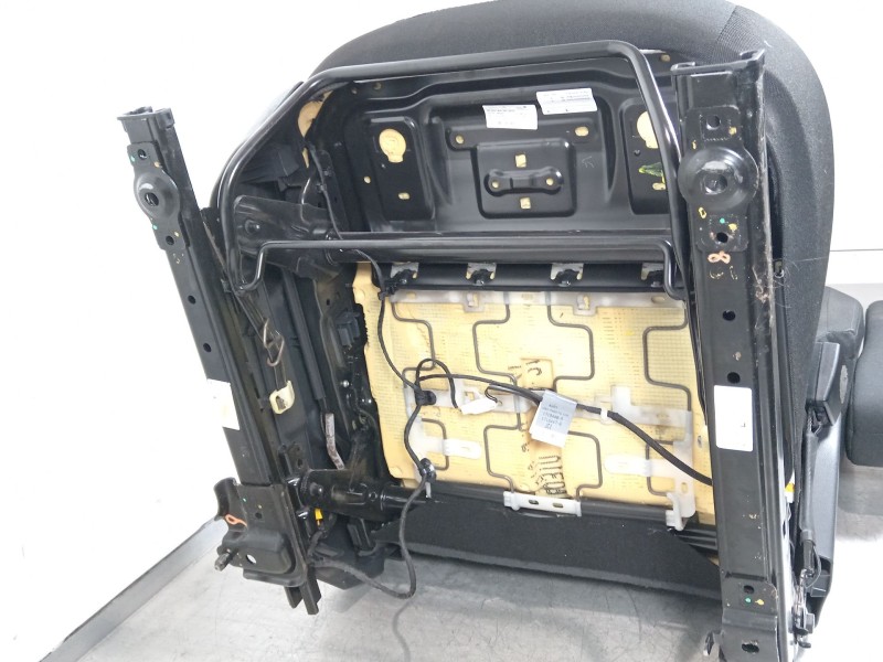 Recambio de asiento delantero derecho para peugeot 5008 sport pack referencia OEM IAM T87F889A22A T87F889B03B 