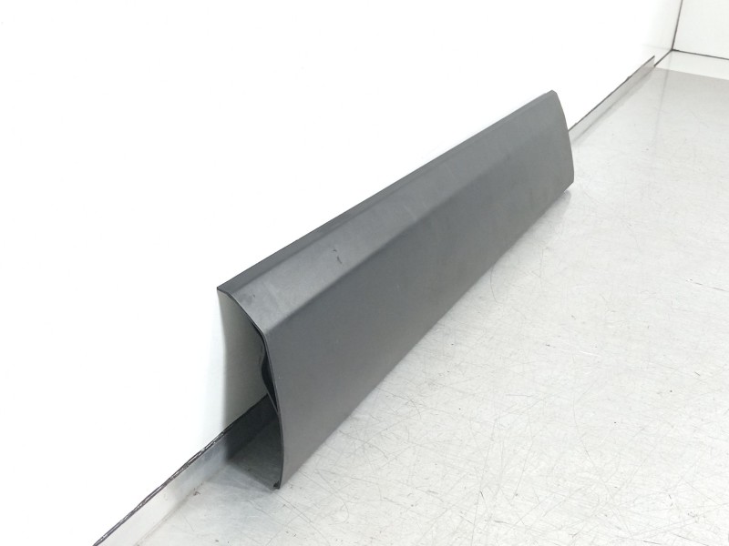 Recambio de moldura puerta delantera derecha para mazda cx-30 zenith referencia OEM IAM DGH951RA1  