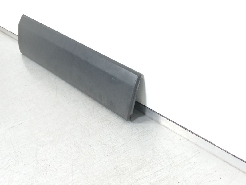 Recambio de moldura puerta delantera derecha para mazda cx-30 zenith referencia OEM IAM DGH951RA1  