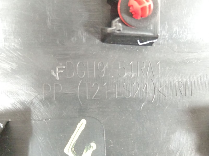 Recambio de moldura puerta delantera derecha para mazda cx-30 zenith referencia OEM IAM DGH951RA1  