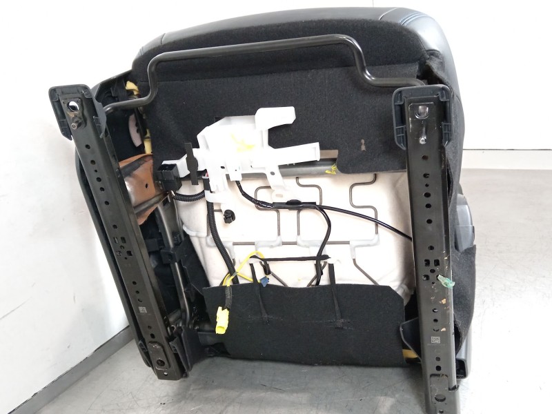 Recambio de asiento delantero derecho para toyota rav 4 advance hybrid referencia OEM IAM 7202042330 7150142040 7155142320