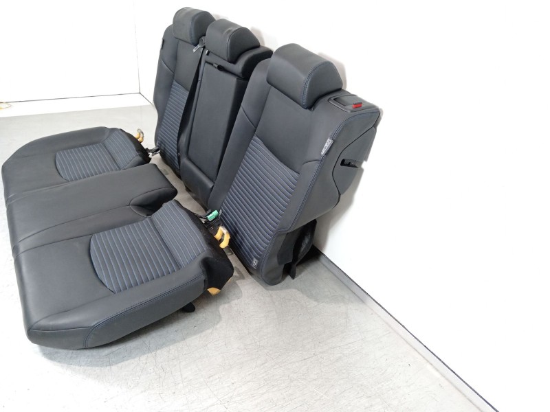 Recambio de asientos traseros para toyota rav 4 advance hybrid referencia OEM IAM 7161142130 7165142200 