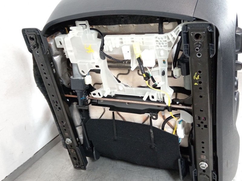 Recambio de asiento delantero izquierdo para toyota rav 4 advance hybrid referencia OEM IAM 7202042330 7151242170 7155142320