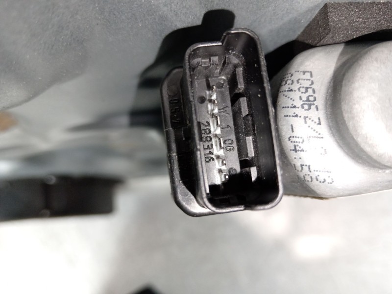 Recambio de elevalunas delantero derecho para kia cee´d hatchback (ed) 1.4 referencia OEM IAM 824801H430 402184A 