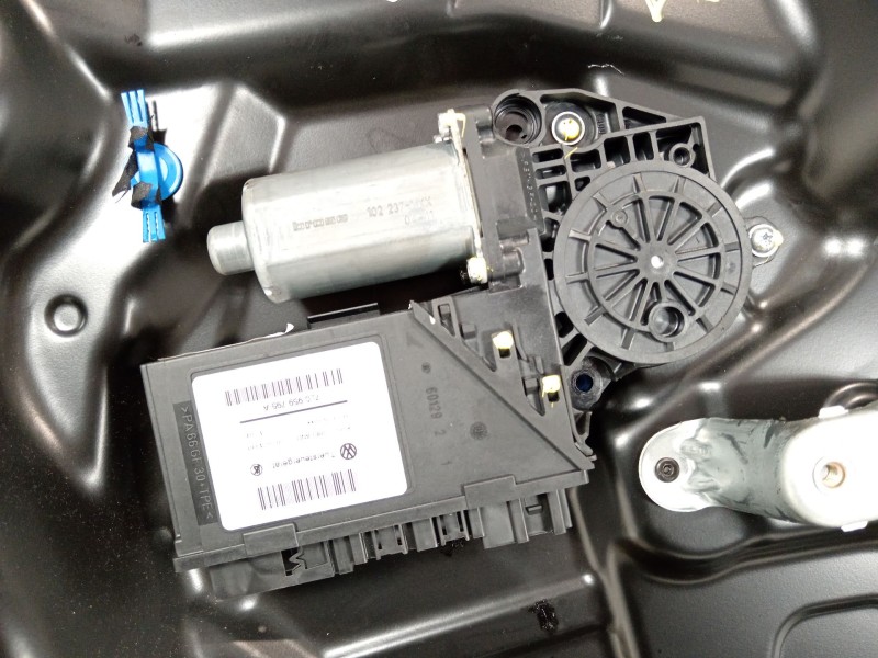 Recambio de elevalunas trasero izquierdo para volkswagen touareg (7la) tdi r5 referencia OEM IAM 7L0839461D 7L0959703C 7L0959795