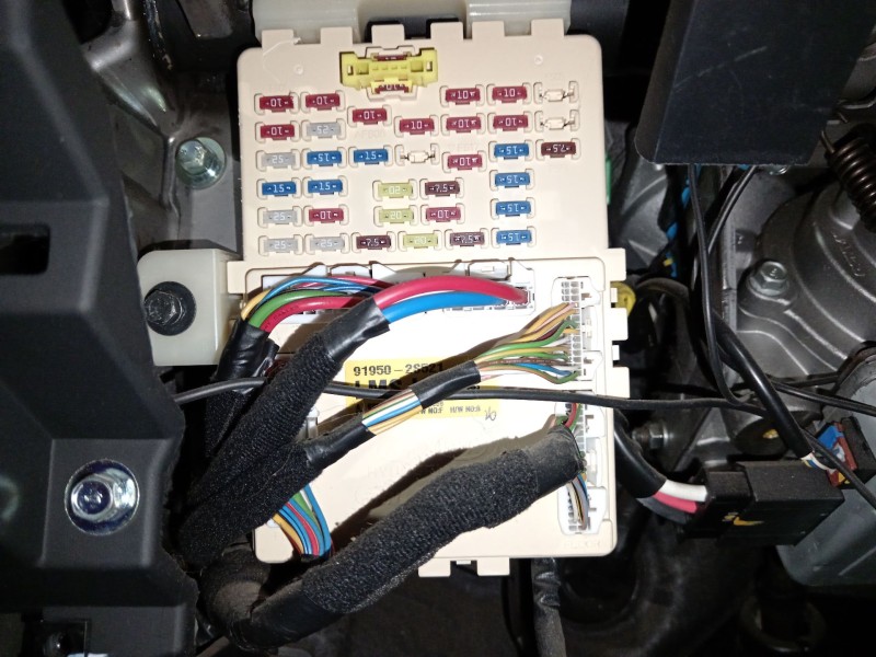 Recambio de caja reles / fusibles para hyundai ix35 (lm, el, elh) 1.7 crdi referencia OEM IAM 919502S521  